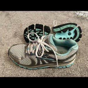 Brooks size 7